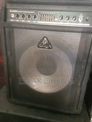 Behringer ULTRABASS 300W Bass Guitar Combo Amp - 15" Speaker