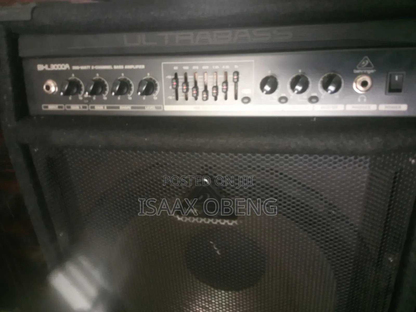 Behringer ULTRABASS 300W Bass Guitar Combo Amp - 15" Speaker