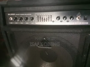Behringer ULTRABASS 300W Bass Guitar Combo Amp - 15" Speaker