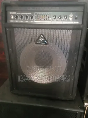 Behringer ULTRABASS 300W Bass Guitar Combo Amp - 15" Speaker