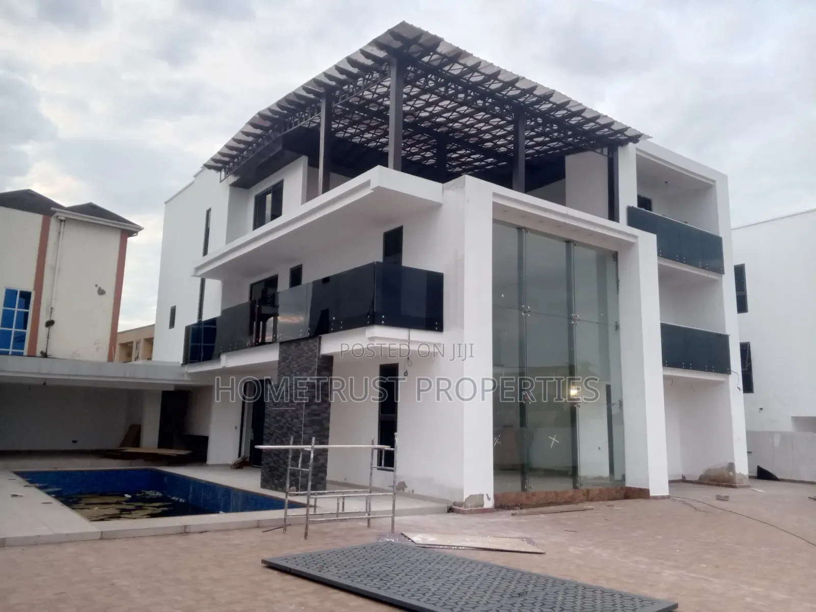 7bdrm Duplex in East Legon, Boundary Road Area for sale