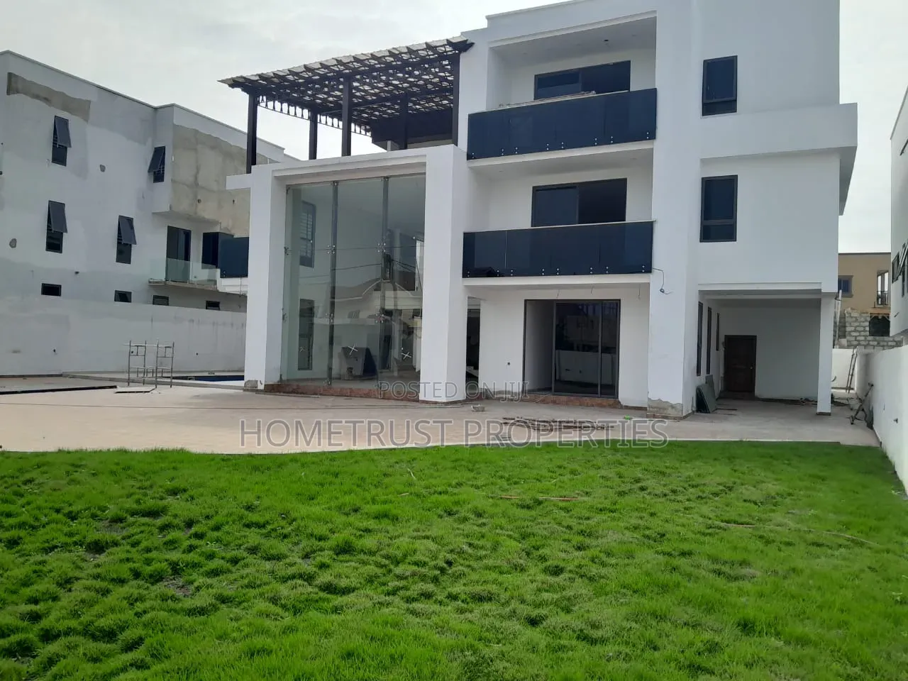 7bdrm Duplex in East Legon, Boundary Road Area for sale