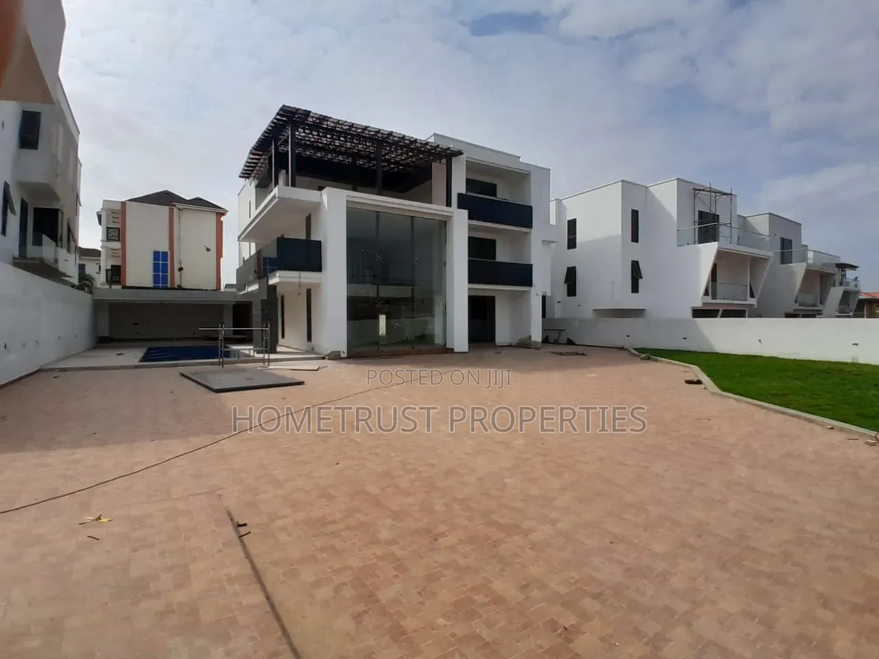 7bdrm Duplex in East Legon, Boundary Road Area for sale