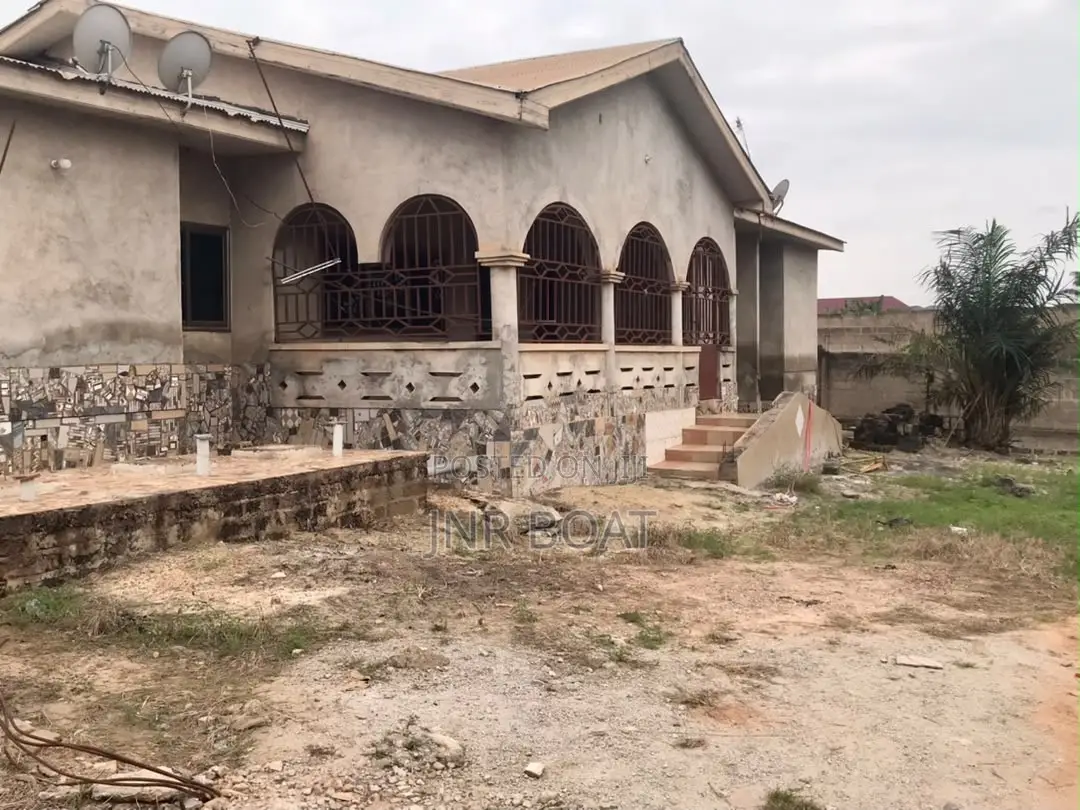 5bdrm House in Kumasi Metropolitan for sale