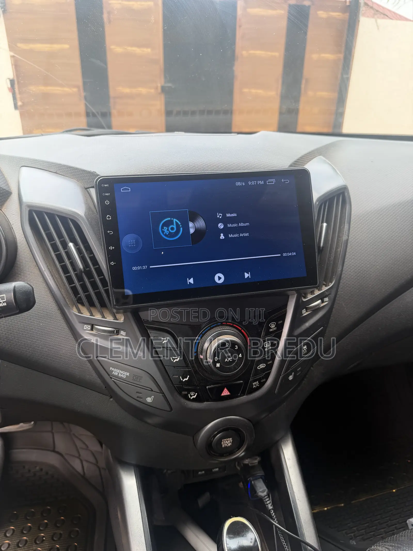 Hyundai Veloster 3dr Hatchback w/Black Interior (1.6L 4cyl 6M) 2015