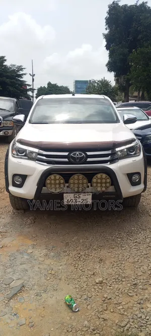 Toyota Hilux 2019 White