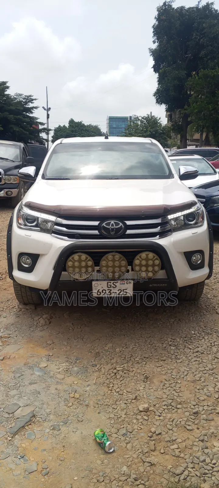 Toyota Hilux 2019 White