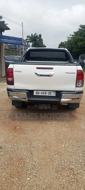 Toyota Hilux 2019 White