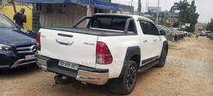 Toyota Hilux 2019 White
