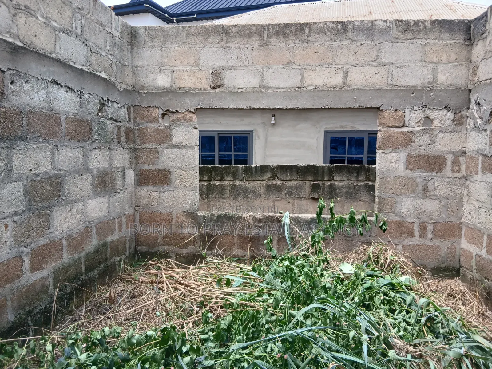 4bdrm House in Born To Pray Estate, Ejisu-Juaben Municipal for sale