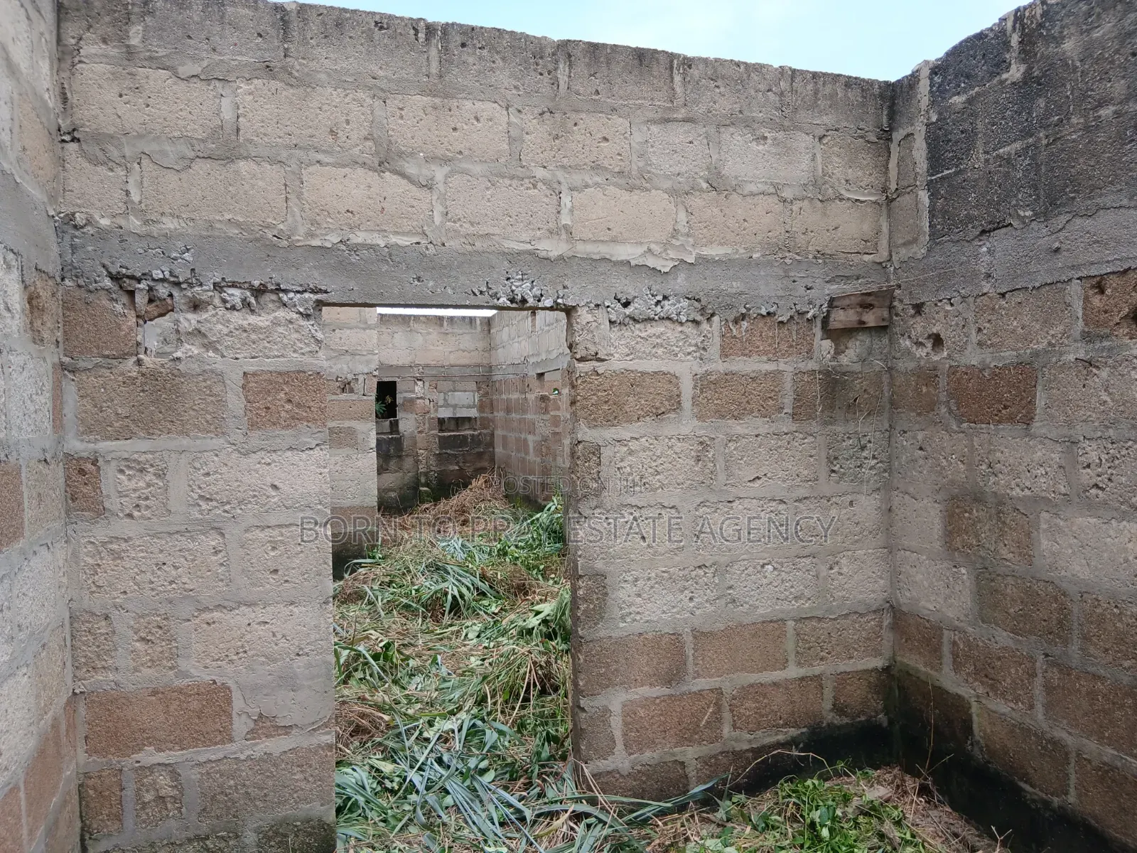 4bdrm House in Born To Pray Estate, Ejisu-Juaben Municipal for sale