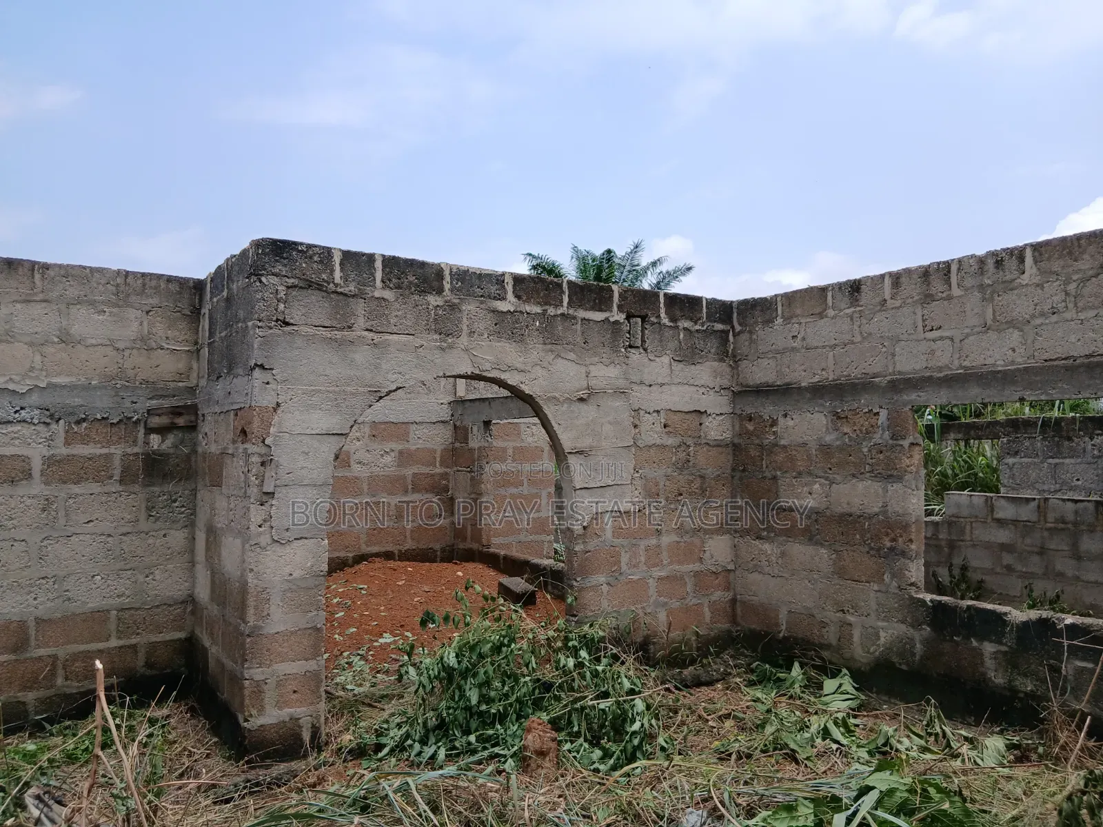 4bdrm House in Born To Pray Estate, Ejisu-Juaben Municipal for sale
