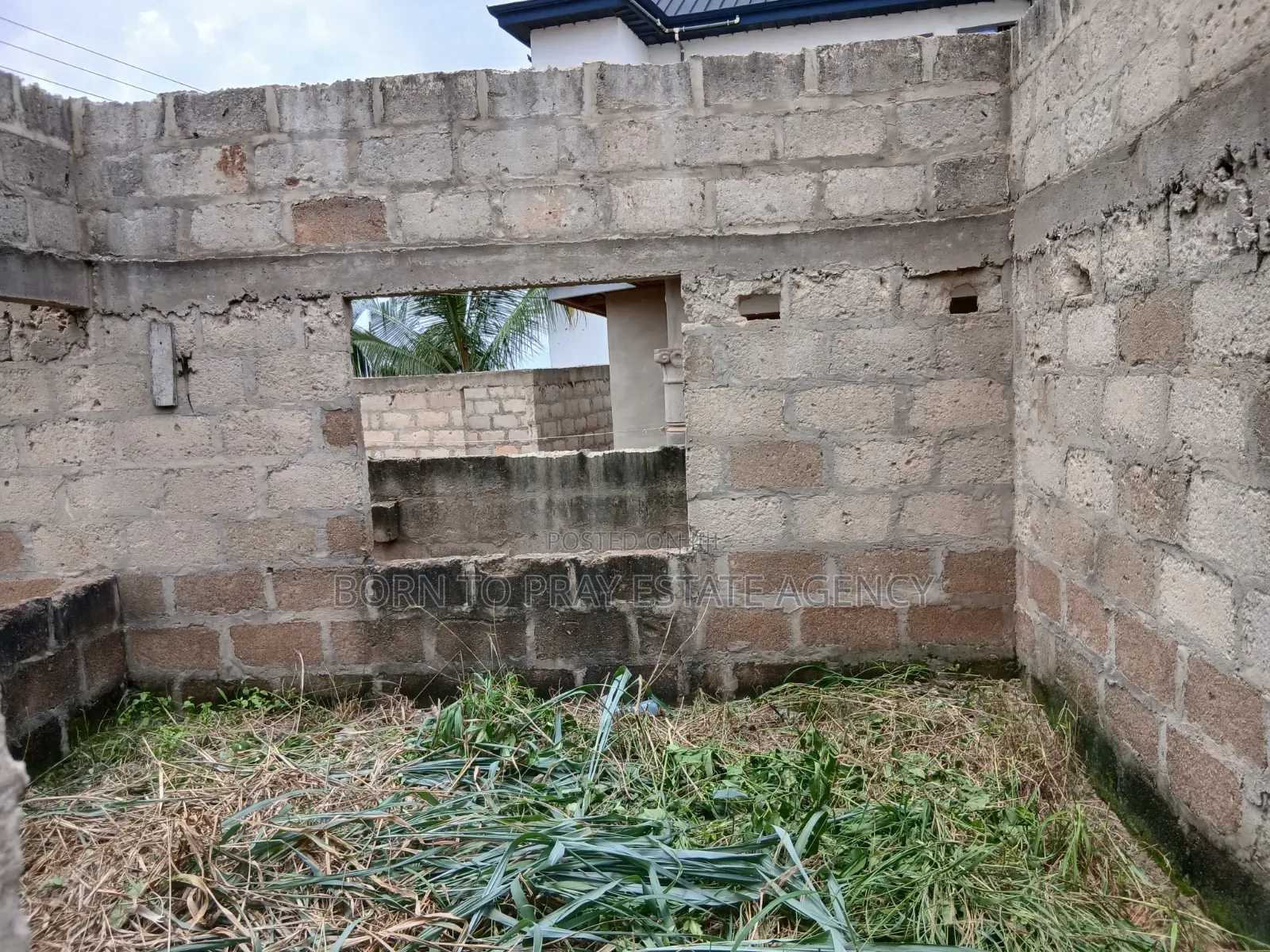 4bdrm House in Born To Pray Estate, Ejisu-Juaben Municipal for sale