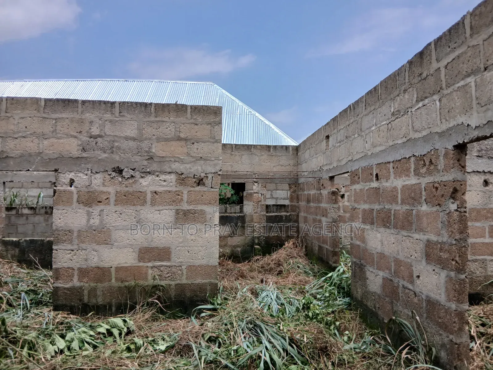 4bdrm House in Born To Pray Estate, Ejisu-Juaben Municipal for sale