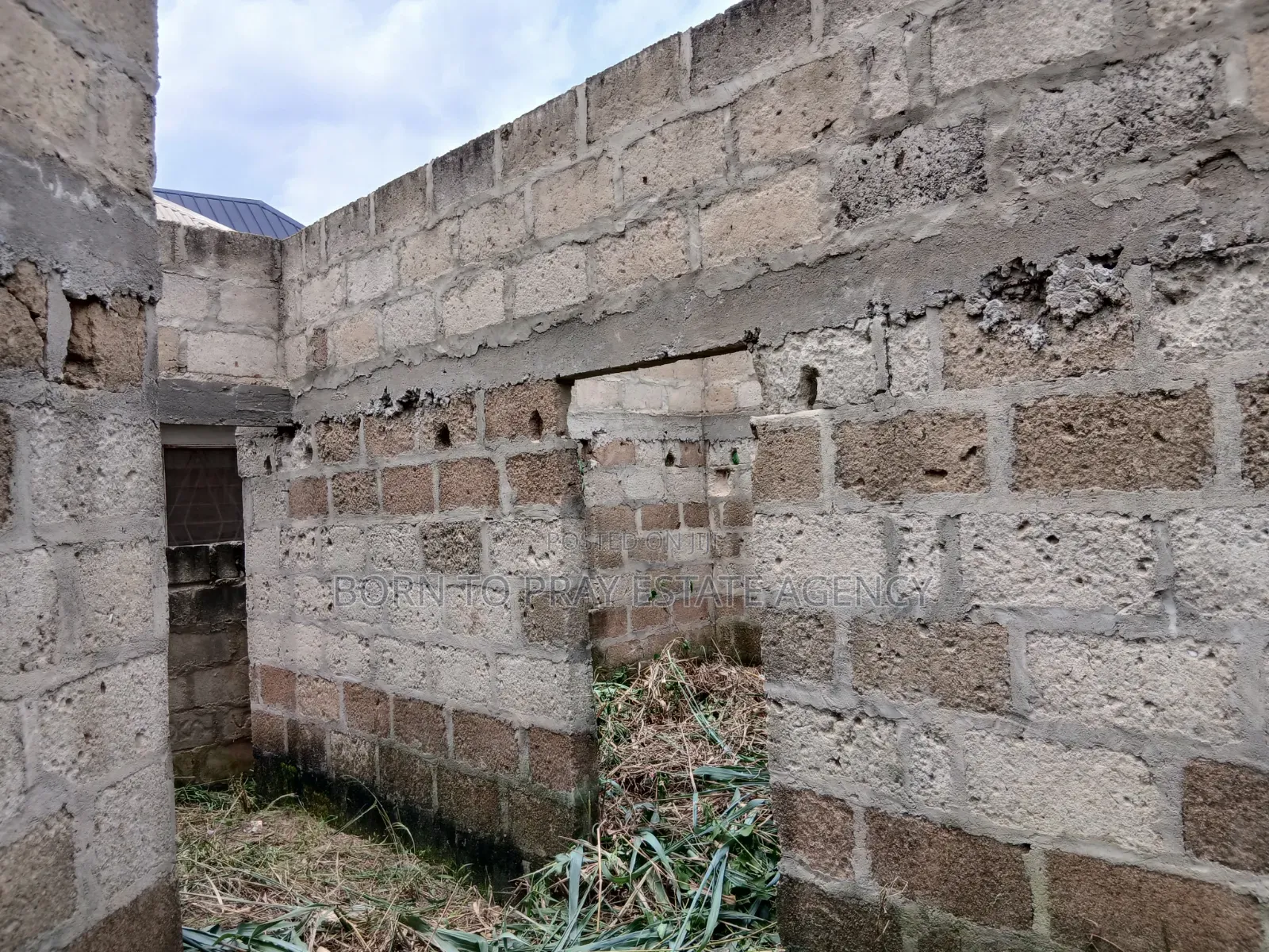 4bdrm House in Born To Pray Estate, Ejisu-Juaben Municipal for sale