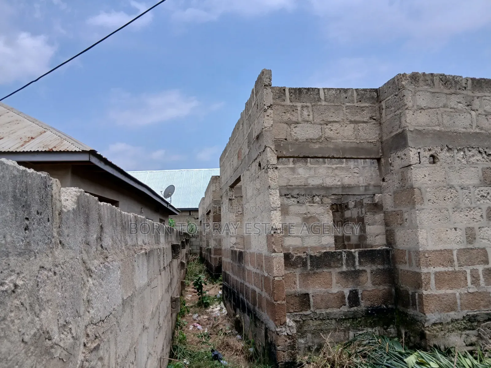 4bdrm House in Born To Pray Estate, Ejisu-Juaben Municipal for sale