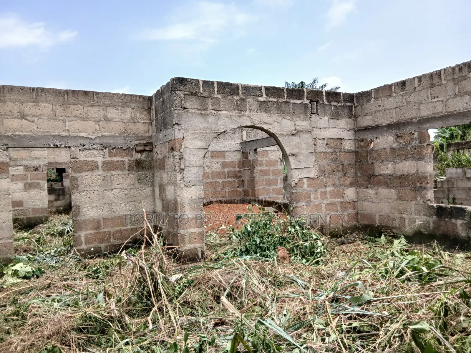 4bdrm House in Born To Pray Estate, Ejisu-Juaben Municipal for sale