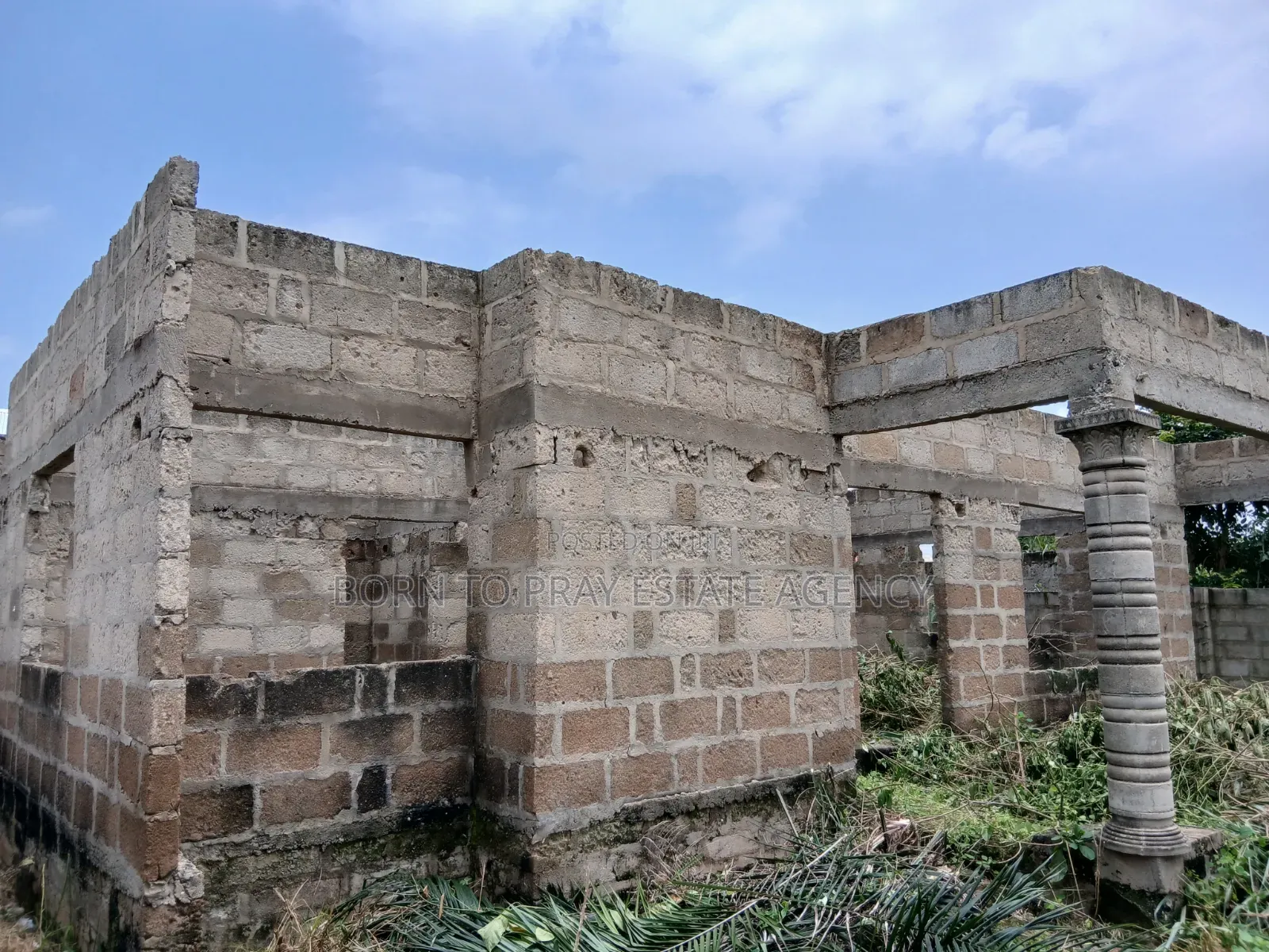 4bdrm House in Born To Pray Estate, Ejisu-Juaben Municipal for sale
