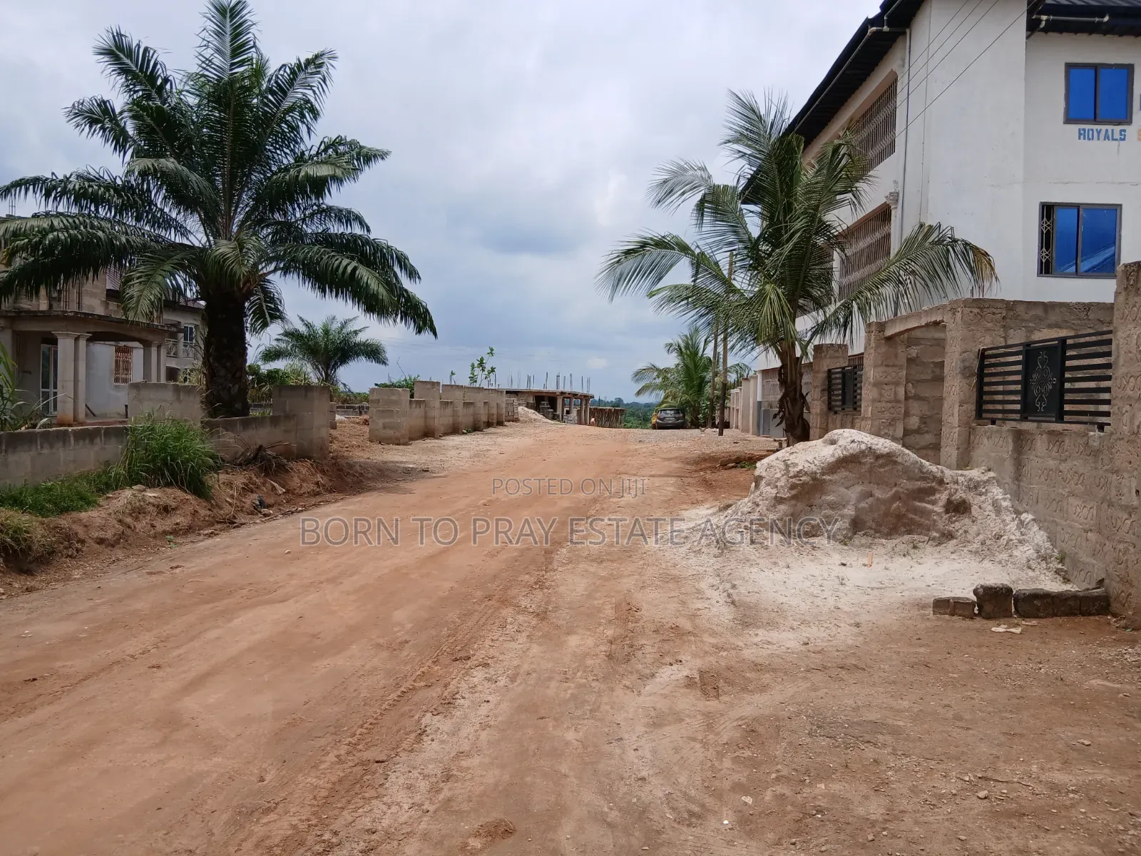 4bdrm House in Born To Pray Estate, Ejisu-Juaben Municipal for sale