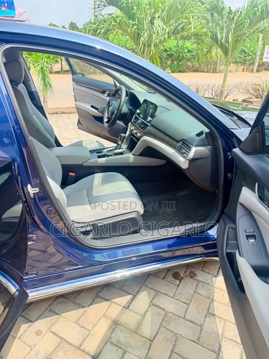 Honda Accord EX-L (2.0L 4cyl Turbo 10A) 2019 Blue