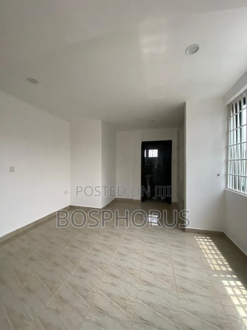 5bdrm House in Labone for rent