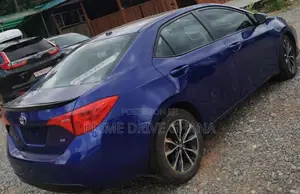 Toyota Corolla SE (1.8L 4cyl 6M) 2019 Blue