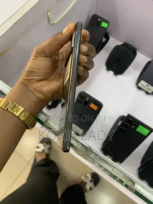 EL D68 32 GB Black