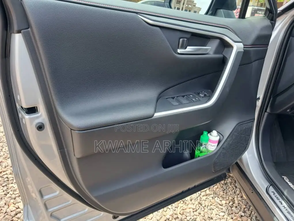 Toyota RAV4 2024 Silver