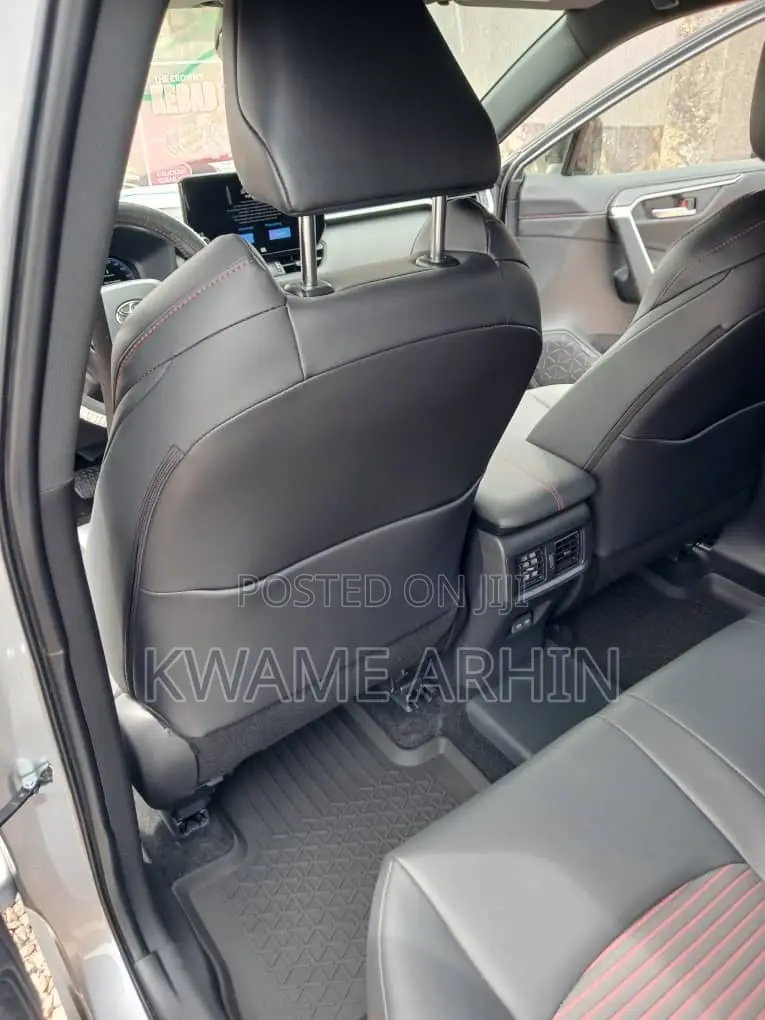 Toyota RAV4 2024 Silver
