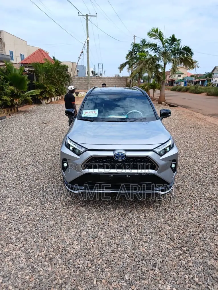 Toyota RAV4 2024 Silver