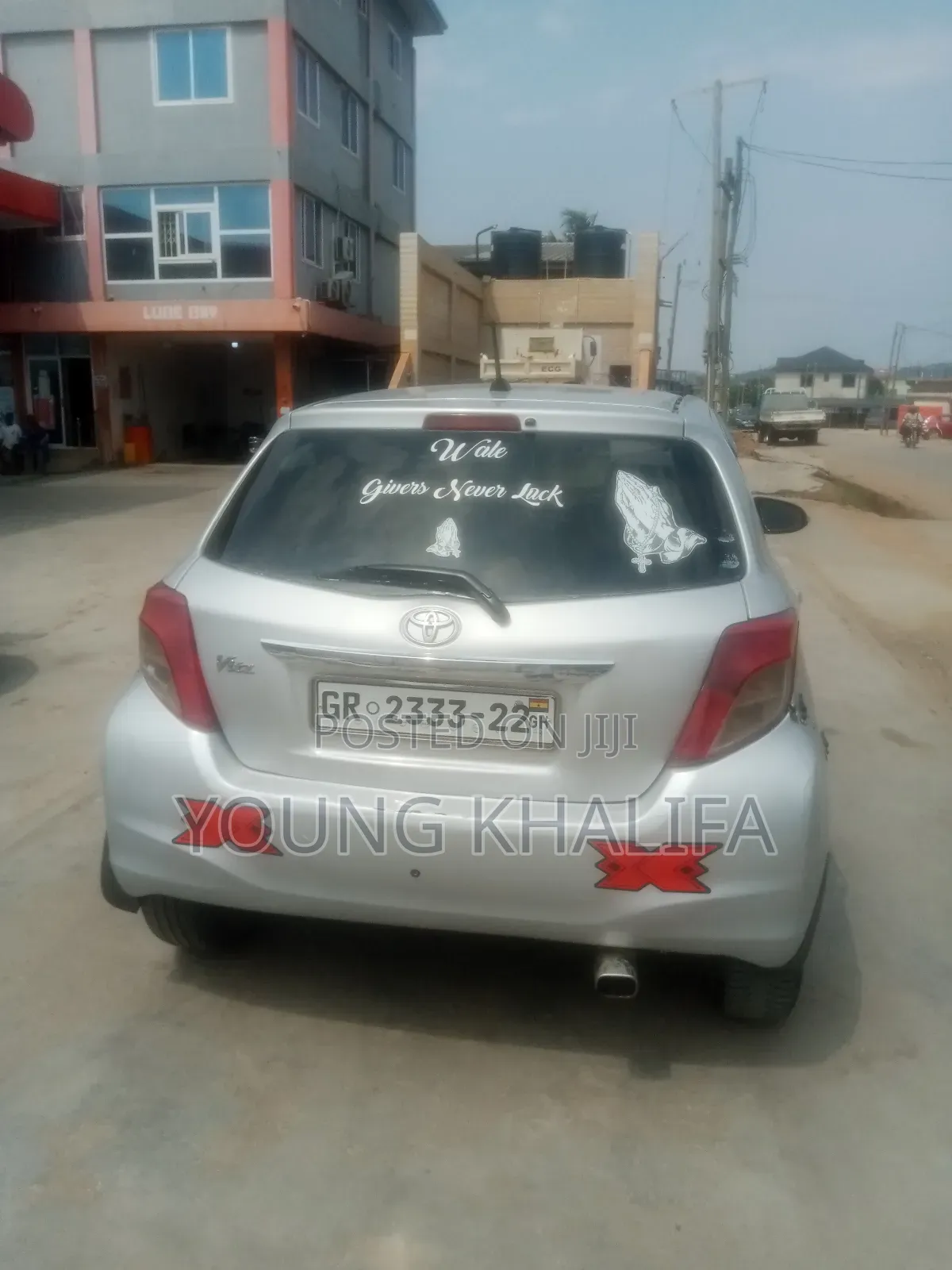 Toyota Vitz 2012 Silver