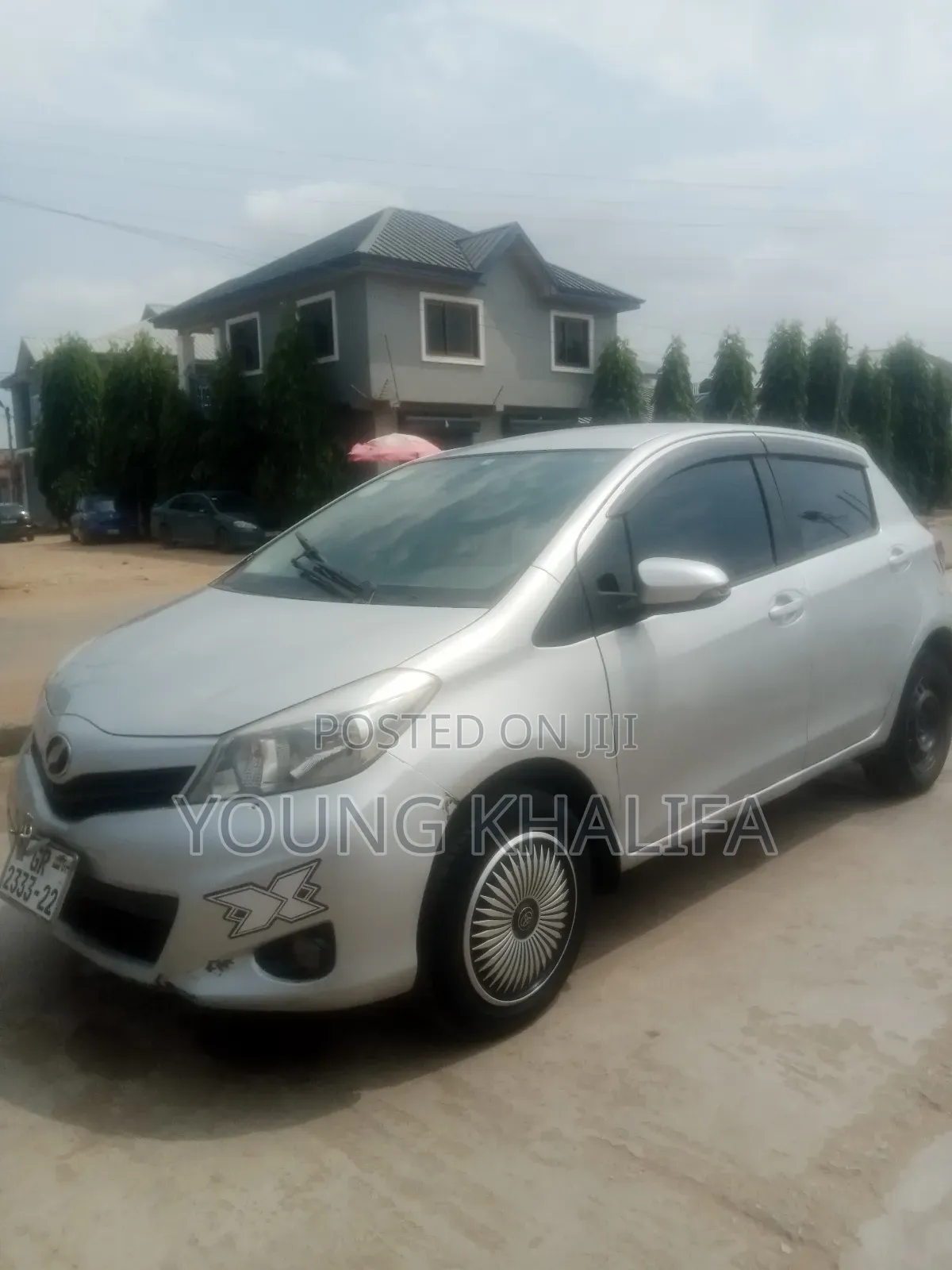 Toyota Vitz 2012 Silver