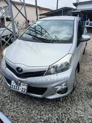 Toyota Vitz 2012 Silver