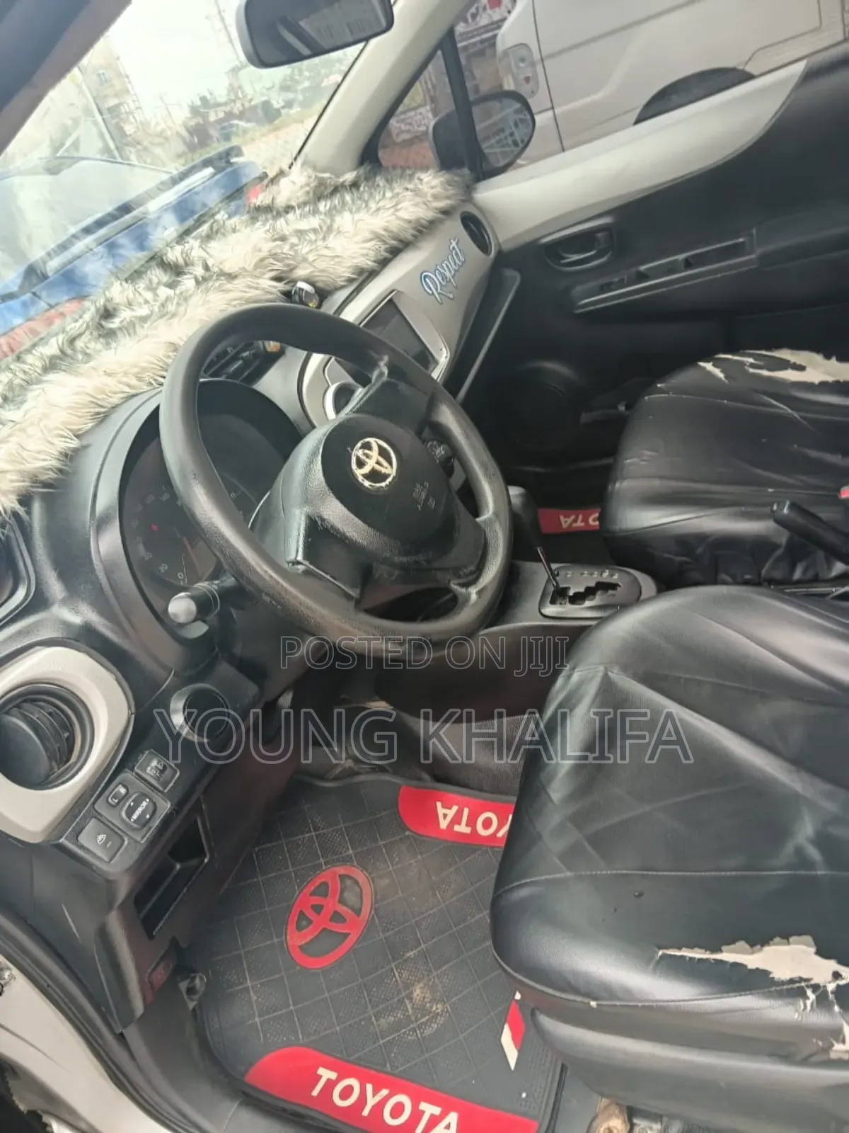 Toyota Vitz 2012 Silver