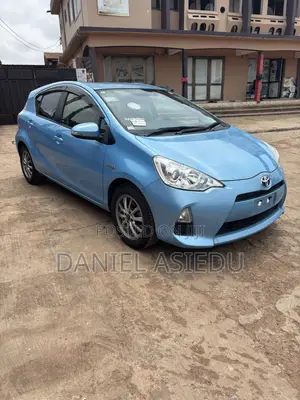 Toyota Aqua 2013 Blue