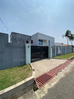 5bdrm House in Labone, Coffee Shop Area for rent