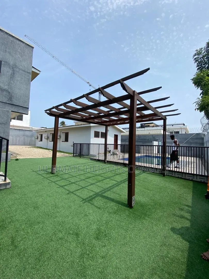 5bdrm House in Labone, Coffee Shop Area for rent