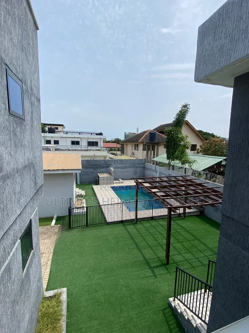 5bdrm House in Labone, Coffee Shop Area for rent