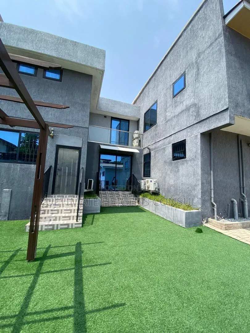 5bdrm House in Labone, Coffee Shop Area for rent