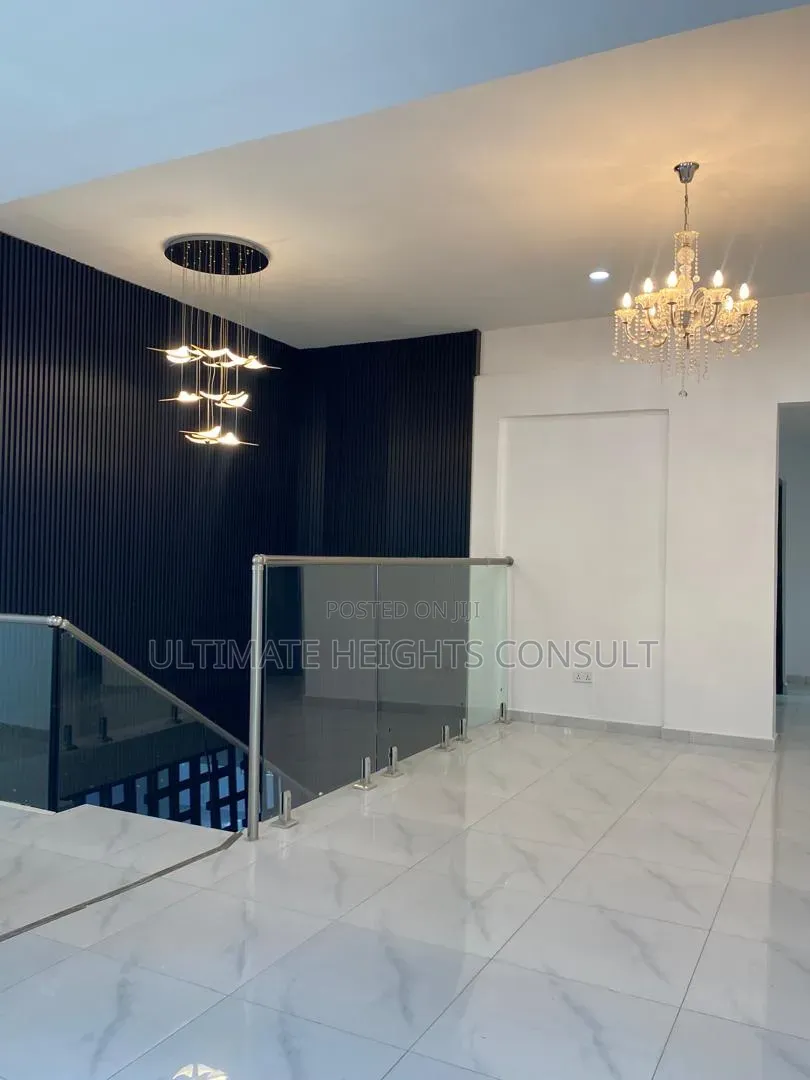 5bdrm House in Labone, Coffee Shop Area for rent