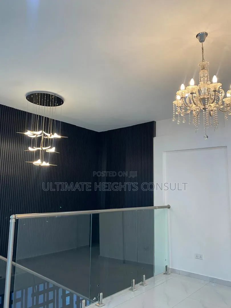 5bdrm House in Labone, Coffee Shop Area for rent