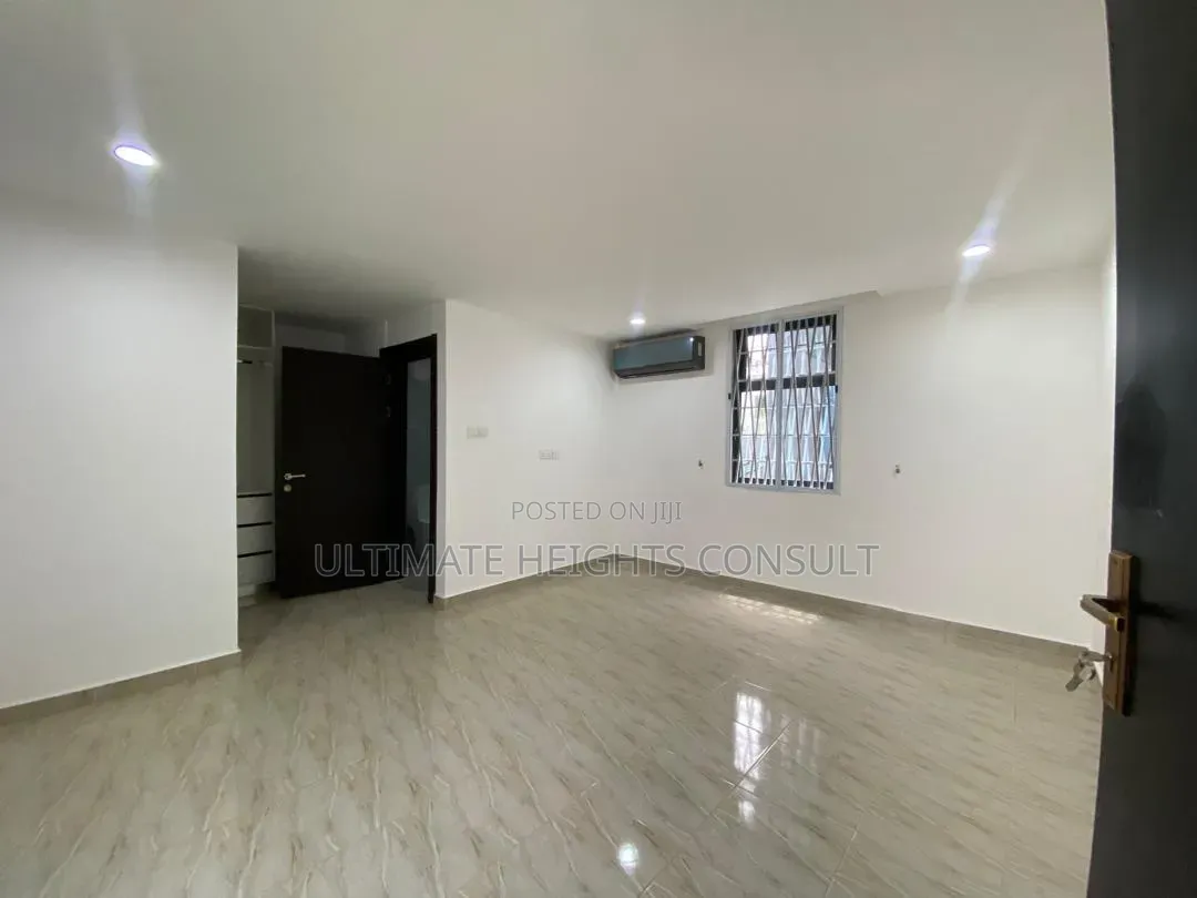 5bdrm House in Labone, Coffee Shop Area for rent