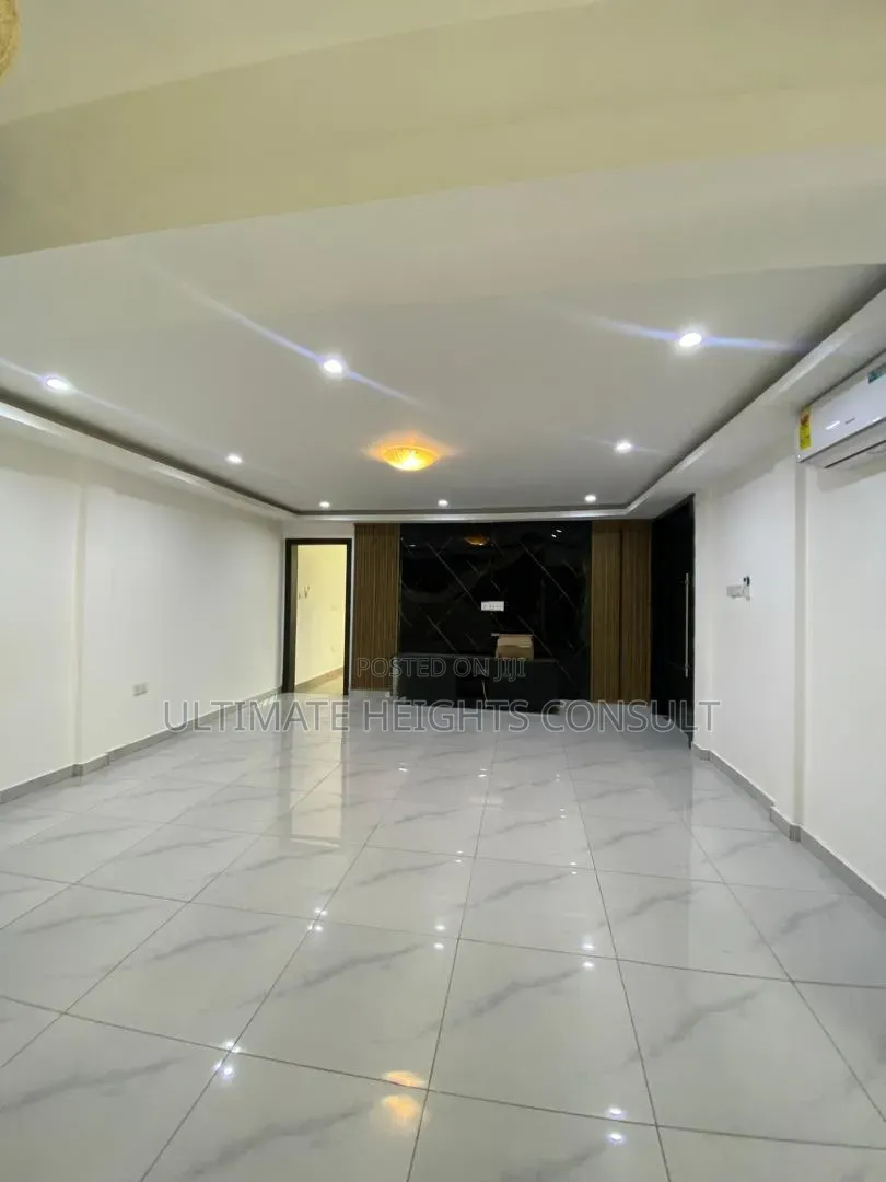 5bdrm House in Labone, Coffee Shop Area for rent