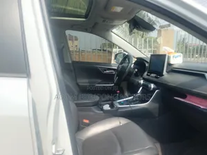 Toyota RAV4 2023 White