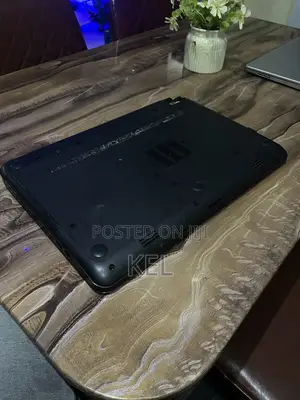 Laptop HP 15-f272wm 8GB Intel Core i5 HDD 500GB