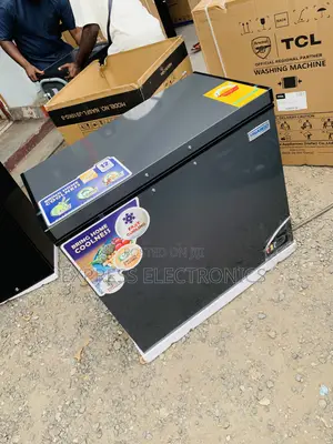 Ultra High Nasco NAS-250FL Chest Freezer - 200 Litres Silver
