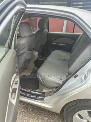 Toyota Belta 2010 Silver
