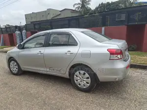 Toyota Belta 2010 Silver