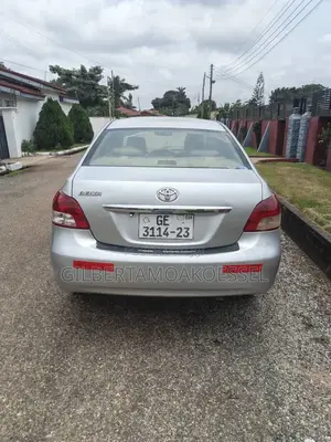 Toyota Belta 2010 Silver
