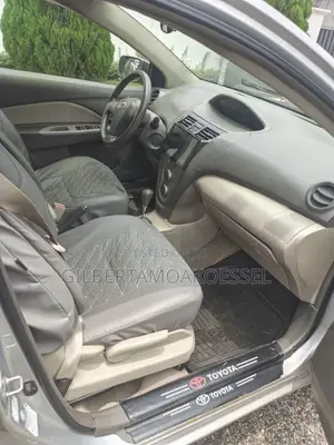Toyota Belta 2010 Silver